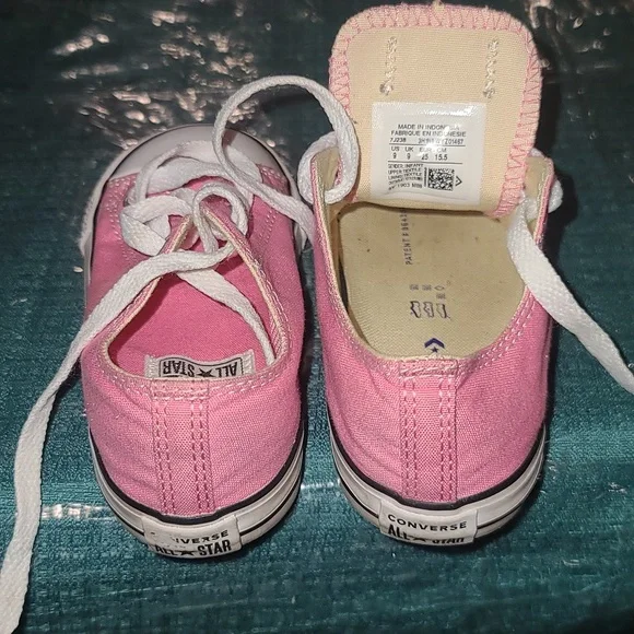 Pink low top converse - Picture 4 of 4